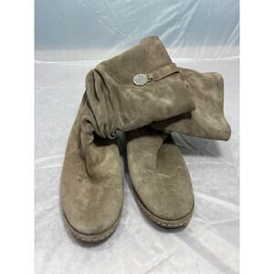 Stuart Weitzman tan suede boots size 7
